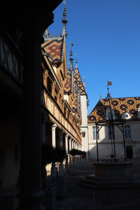 20200813-02 GR7 Ballon d'Alsace - Grancey - Beaune, 2051 L'Hôtel-Dieu de Beaune : la cour d'honneur