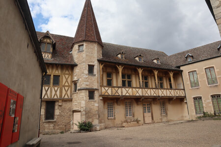 20200813-02 GR7 Ballon d'Alsace - Grancey - Beaune, 2076 Beaune : le palais des ducs de Bourgogne